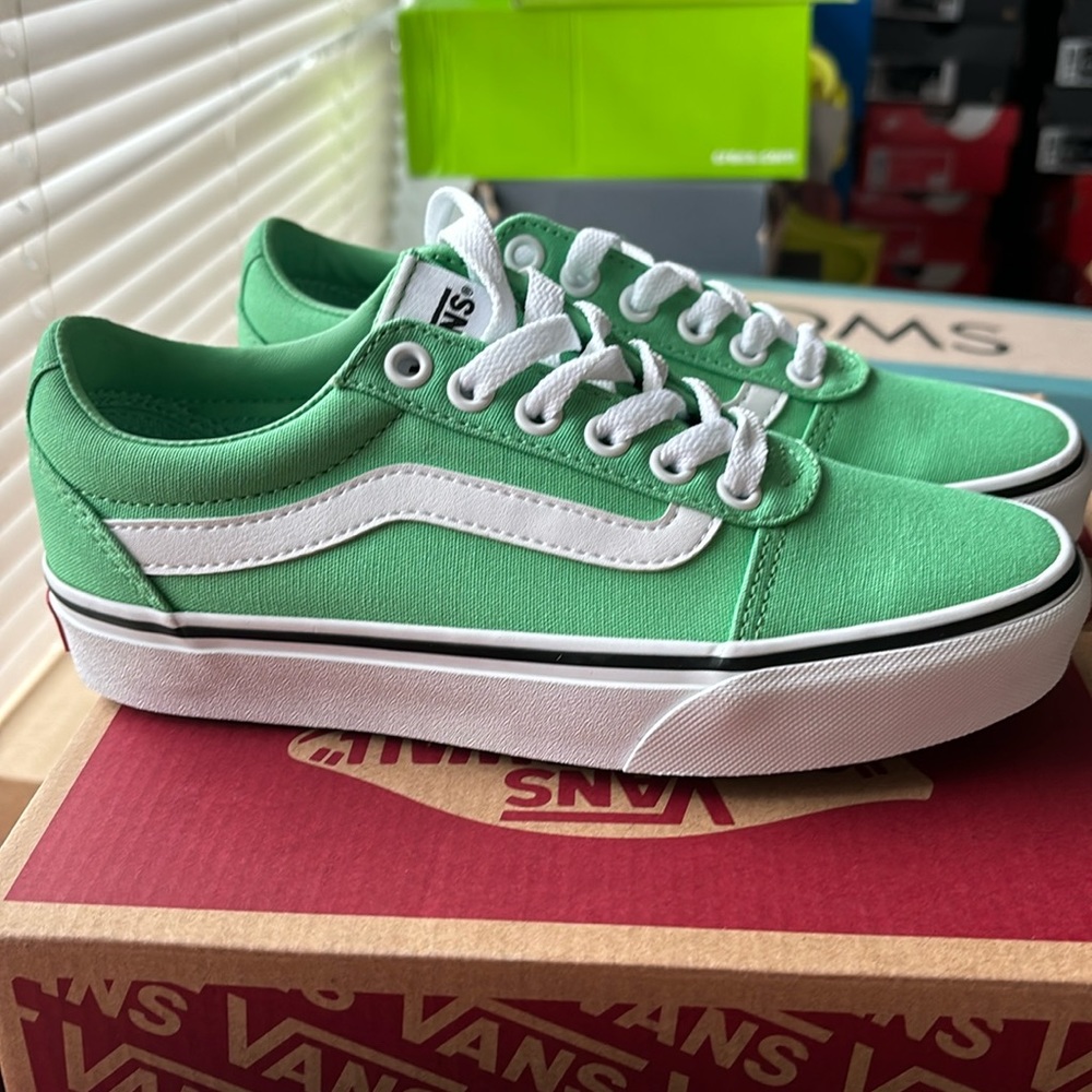 BRAND NEW Vans Ward Summer green low top shoe